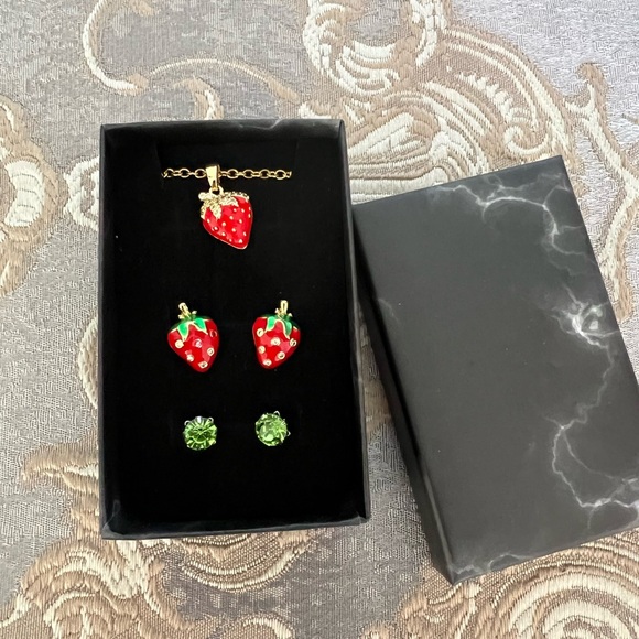 Springtime Strawberry Bundle Set - Picture 5 of 11